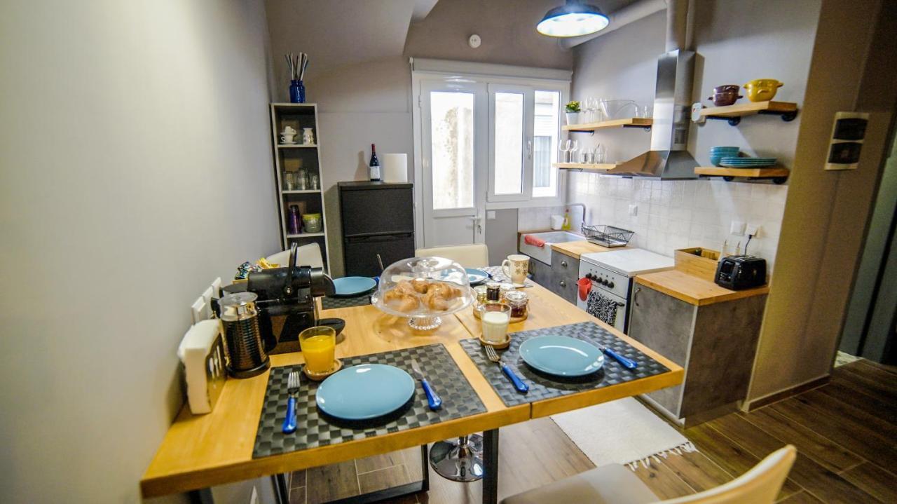 D16 Athens Apartment - 5' Mins To Petralona Metro Екстериор снимка